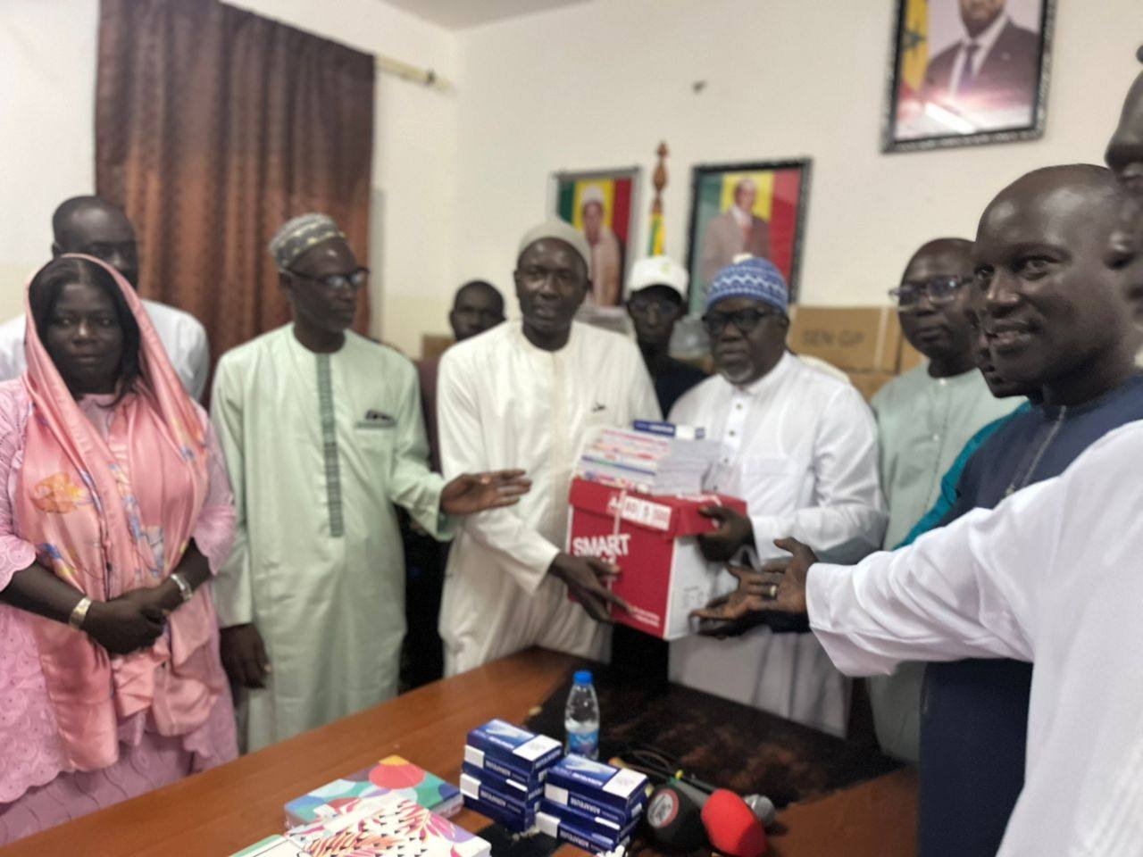 Remise des fournitures à l'école Khaly Amar Fall Pire 1