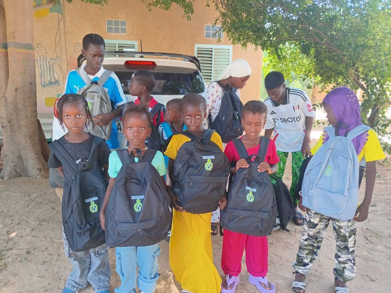 Rentrée scolaire : Le Maire Mamadou Ndoye Bane offre des fournitures scolaires aux élèves de Pire