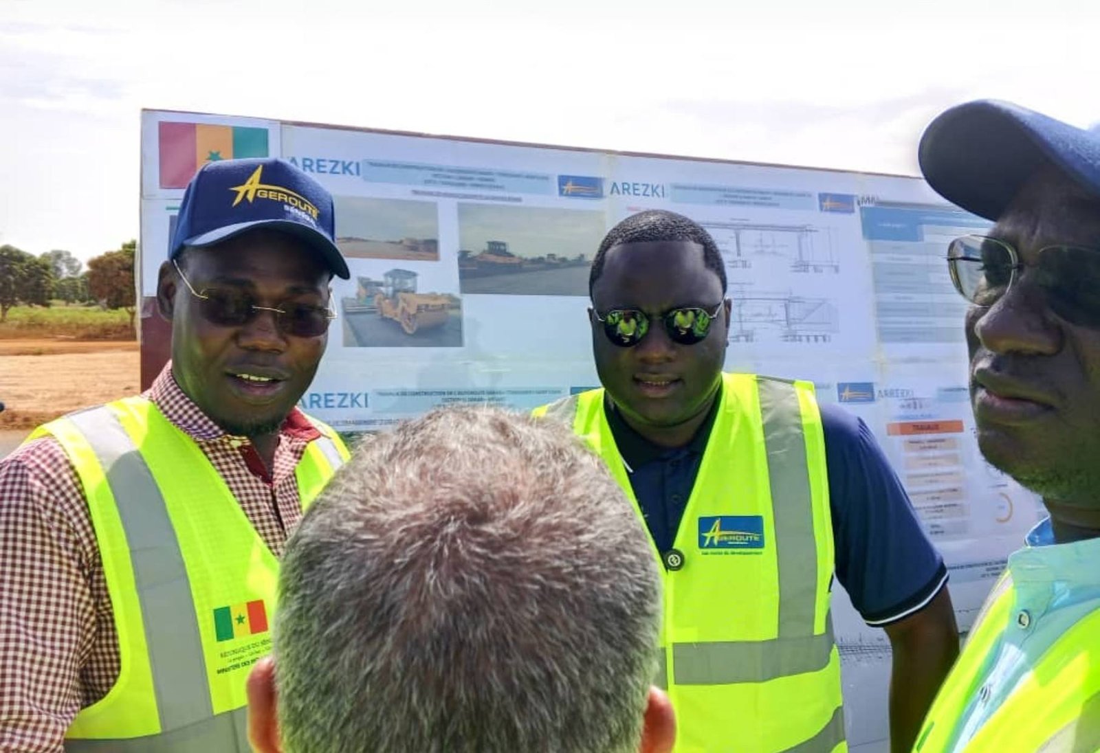 Visite du Ministre Déthié Fall sur le chantier de l'autoroute Dakar-Saint-Louis au passage de Pire