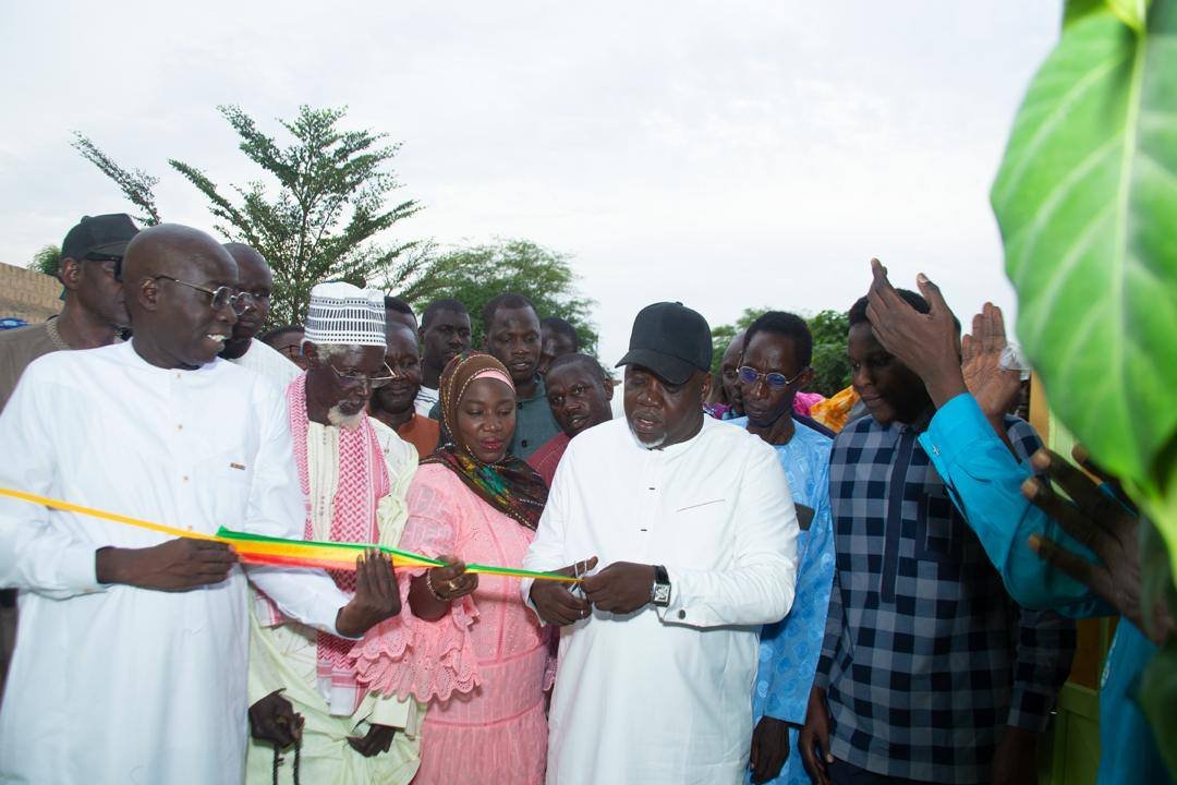 Moment de la coupure du ruban lors de l'inauguration